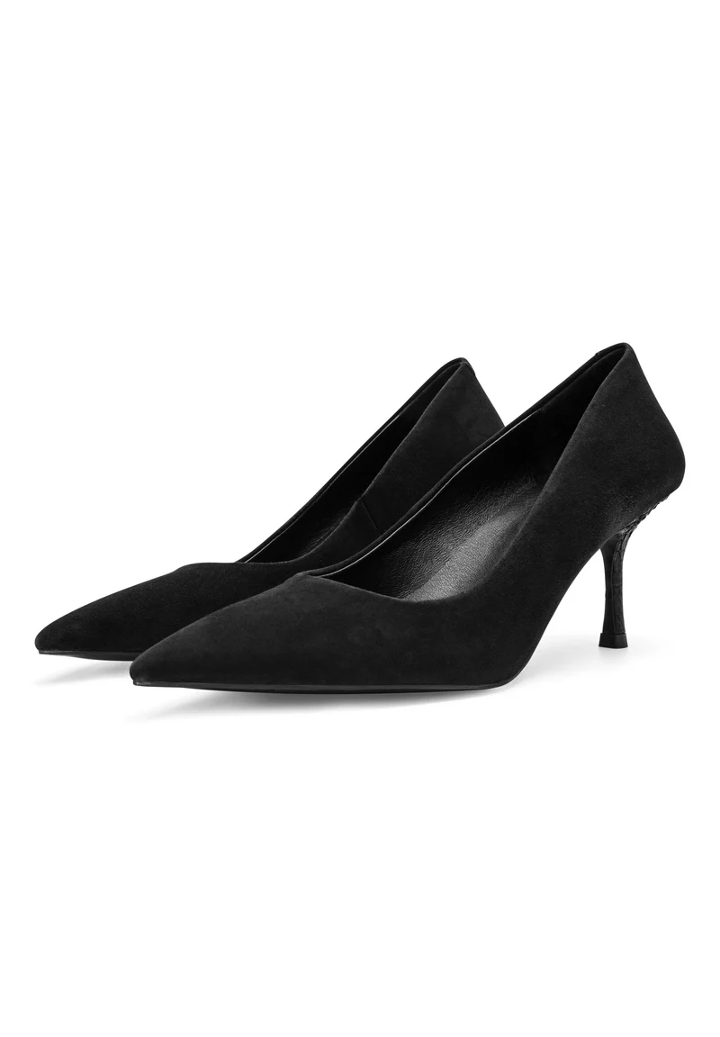 Laura S - Black