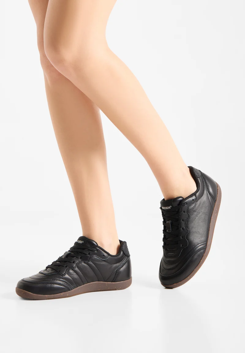 Nanna L - Black