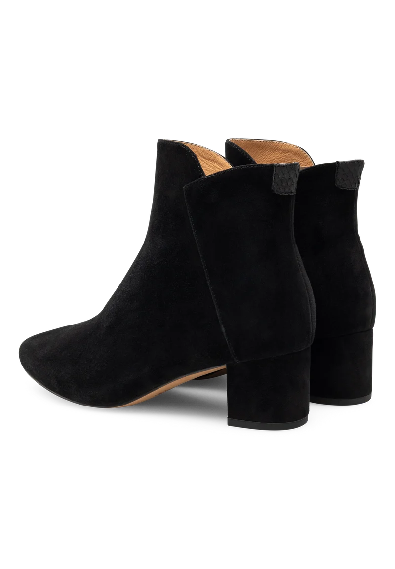 Saga Block - Black