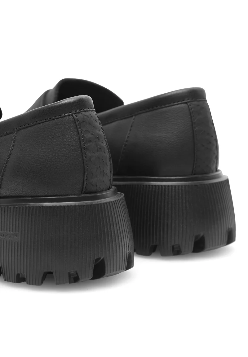 Posey L - Black