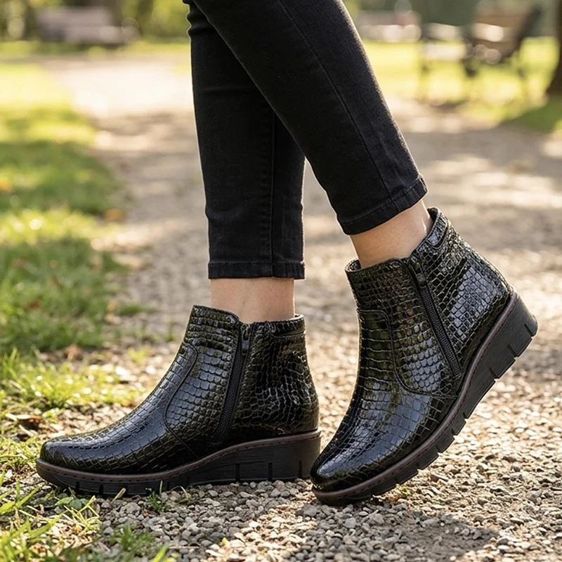 Leather Ankle Boots - LUCK40001 / 326 380 - Black Patent Croc