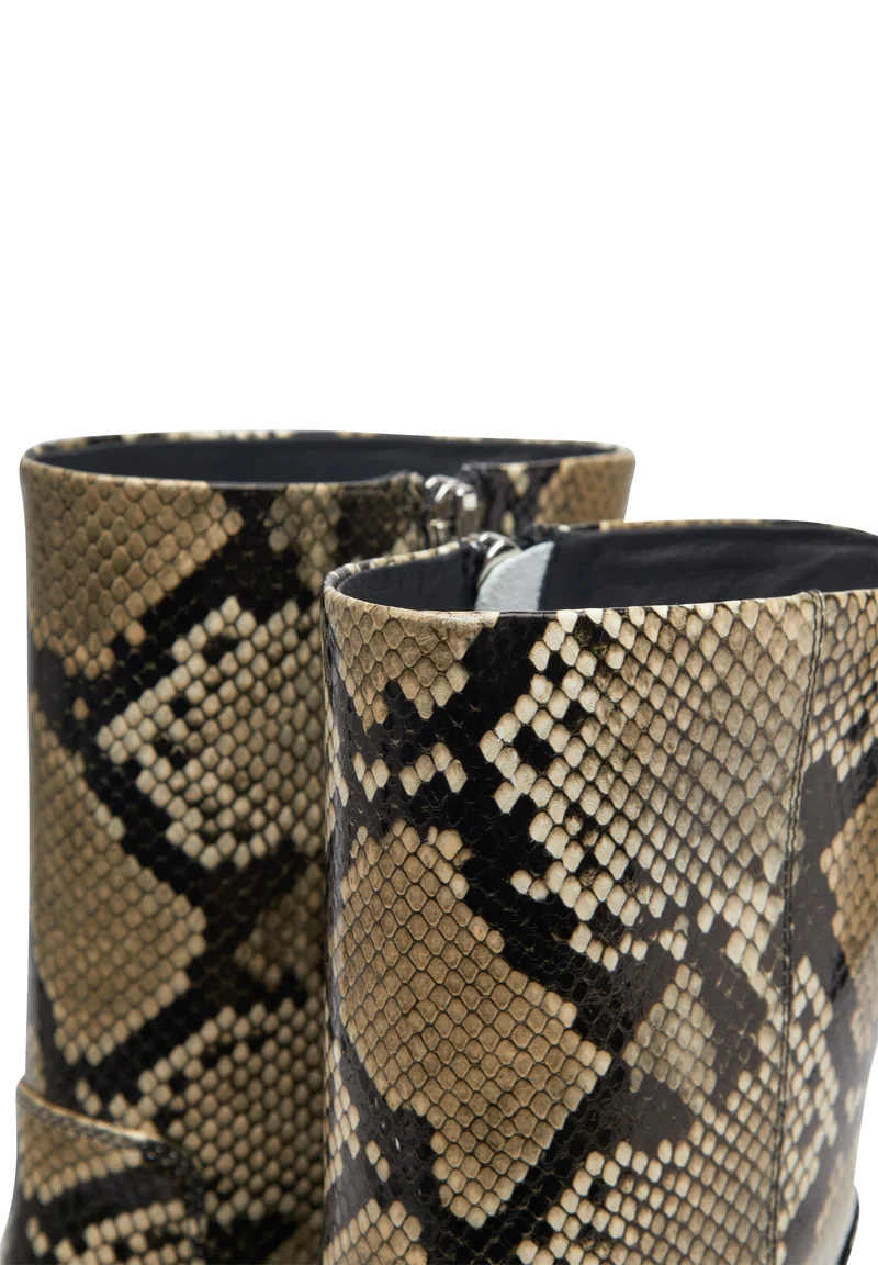 Ann Snake - Snake