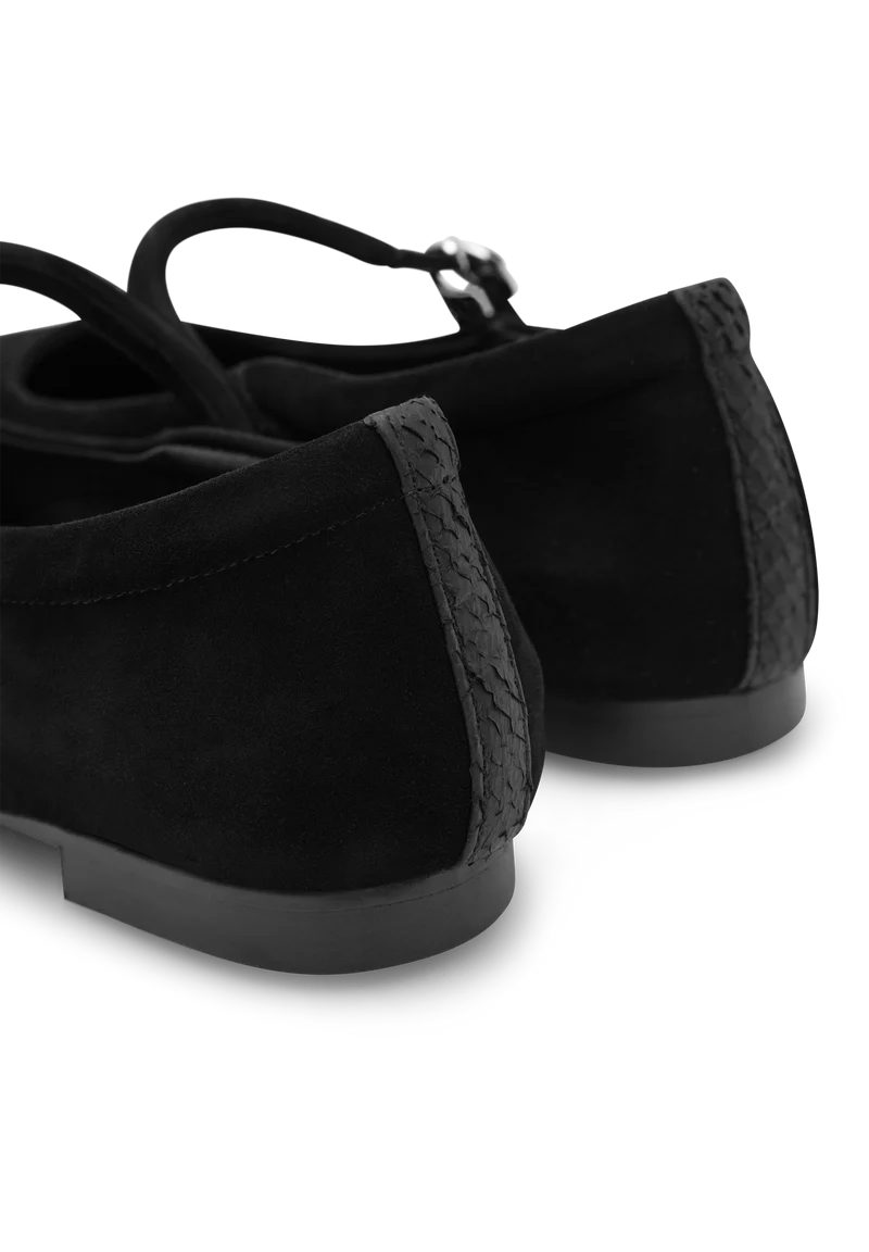 Cathy S - Black