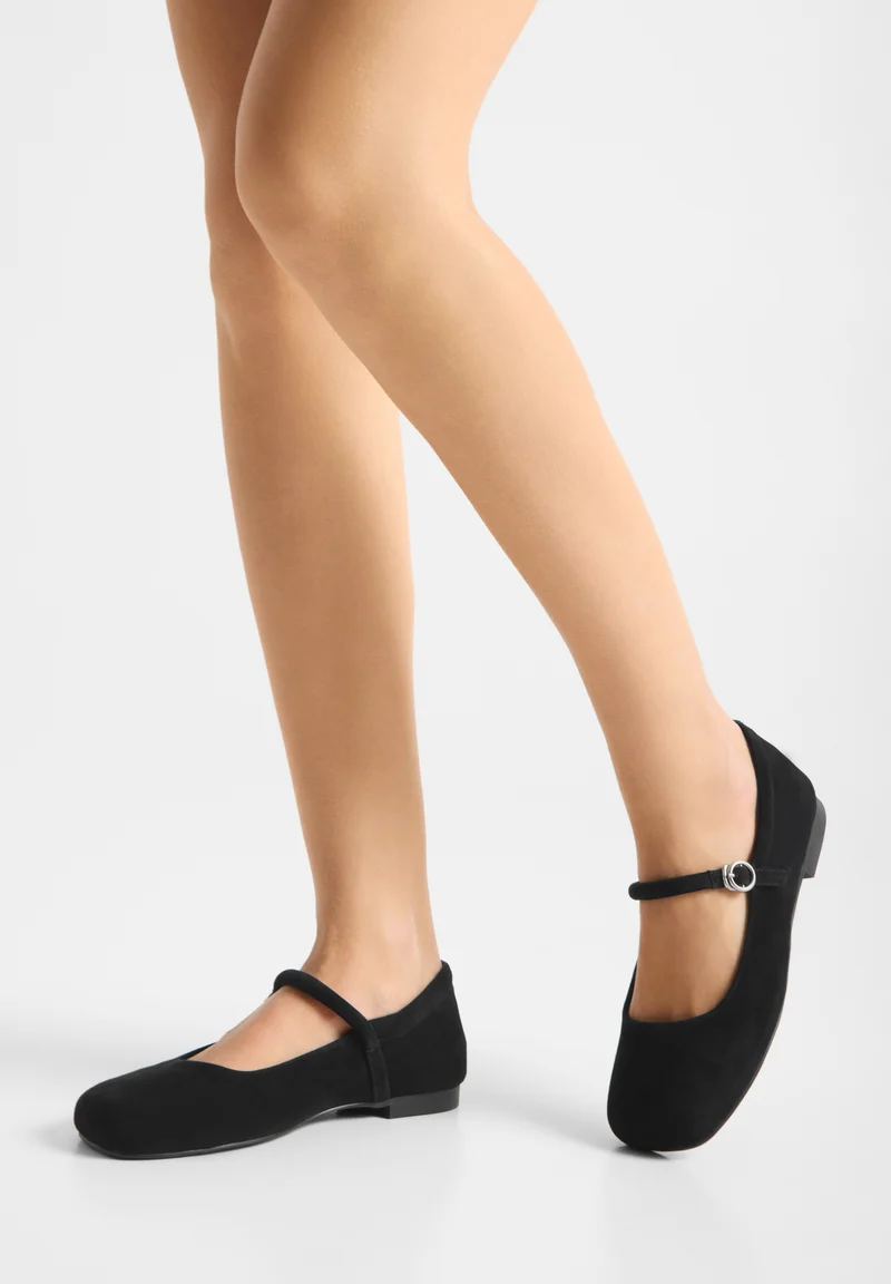Cathy S - Black
