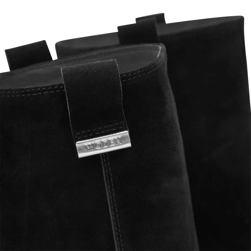 Lea S - Black