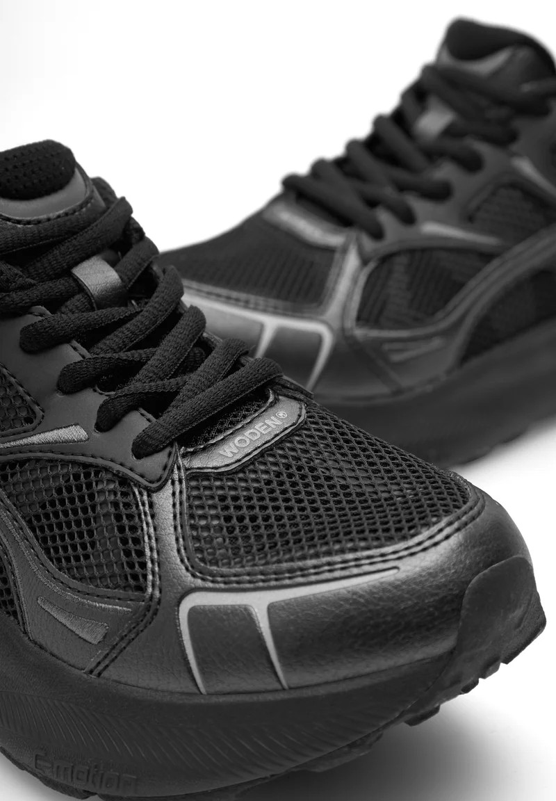 Freja Runner - Black