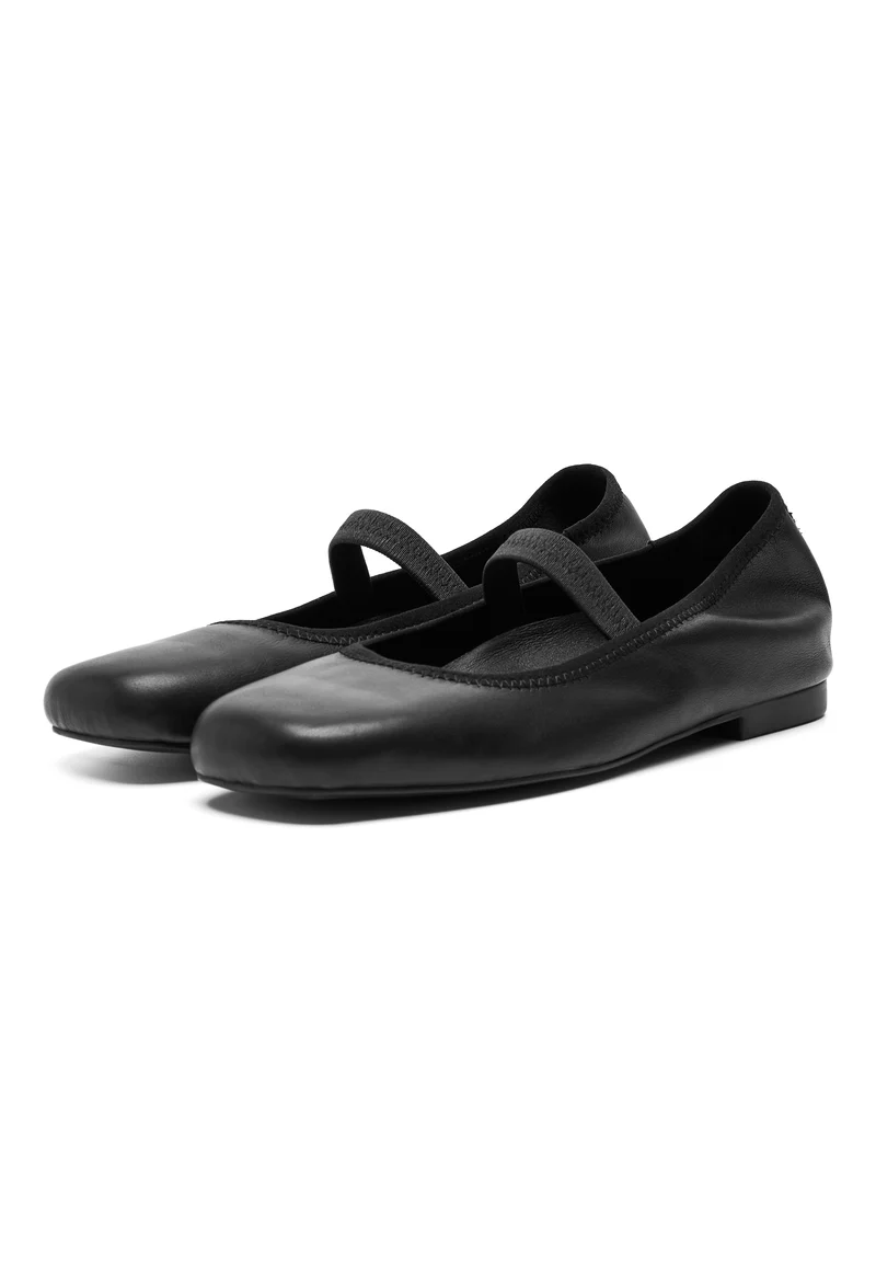 Cath L - Black