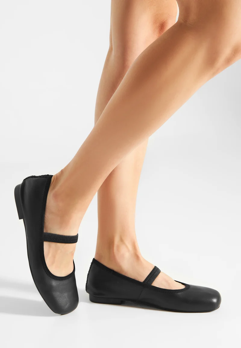 Cath L - Black