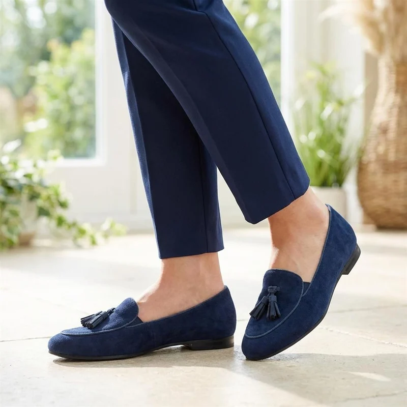 Smart Tasselled Heeled Loafers - WK43011 / 328 999 - Navy