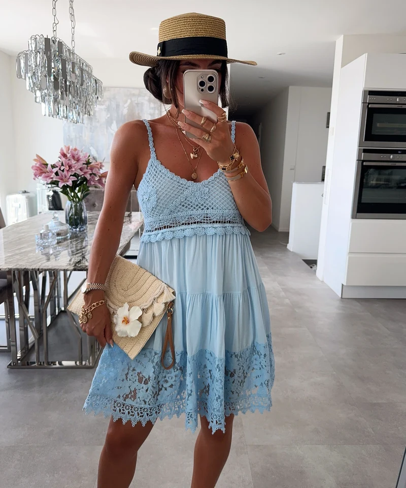Kleid mit Spitze Emna Hellblau