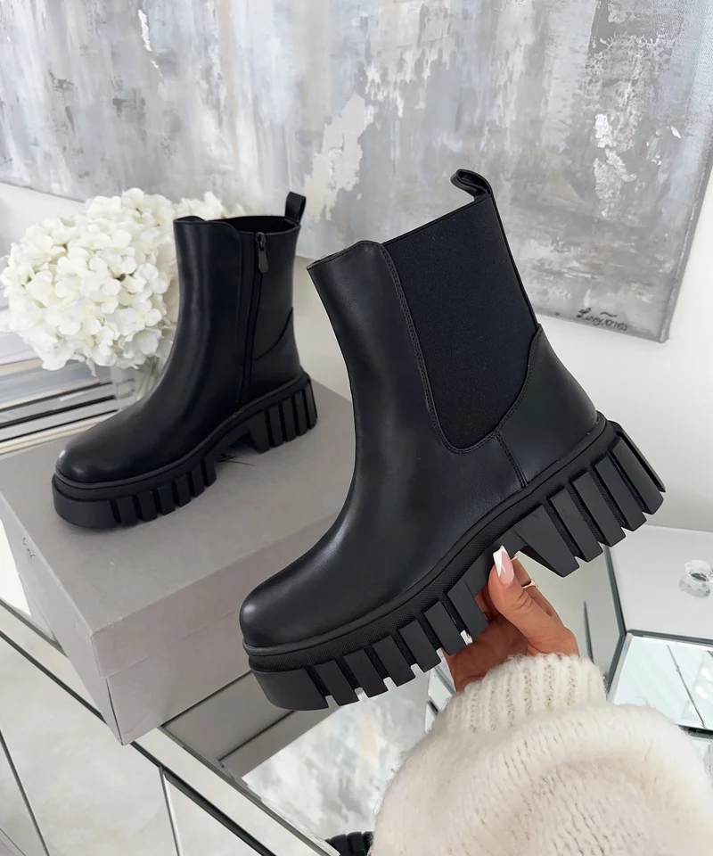 Boots Rena Schwarz