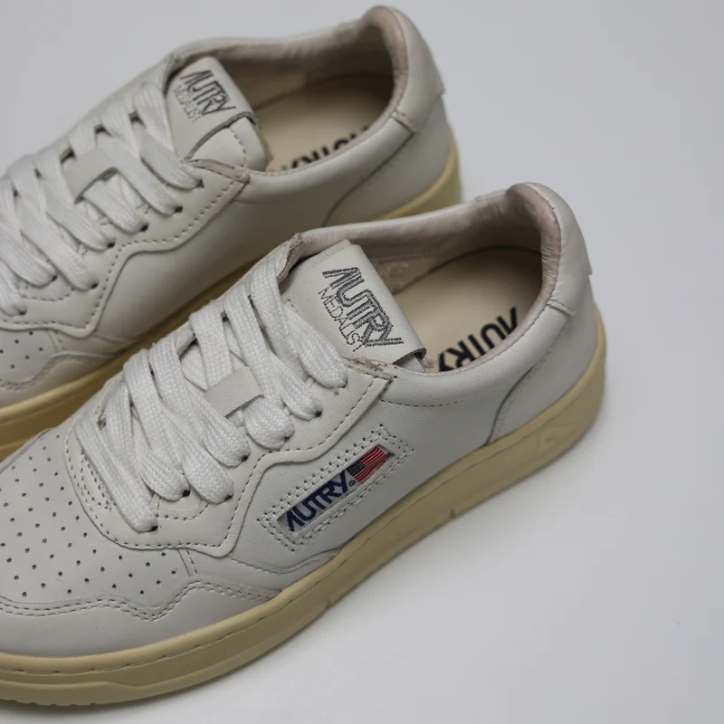 LOW SNEAKER 80's GG04 | Goat White
