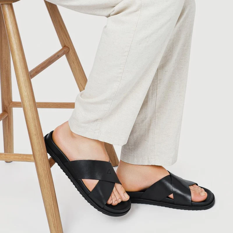 Strappy Leather Slides - JFOOT41009 / 327 467 - Black
