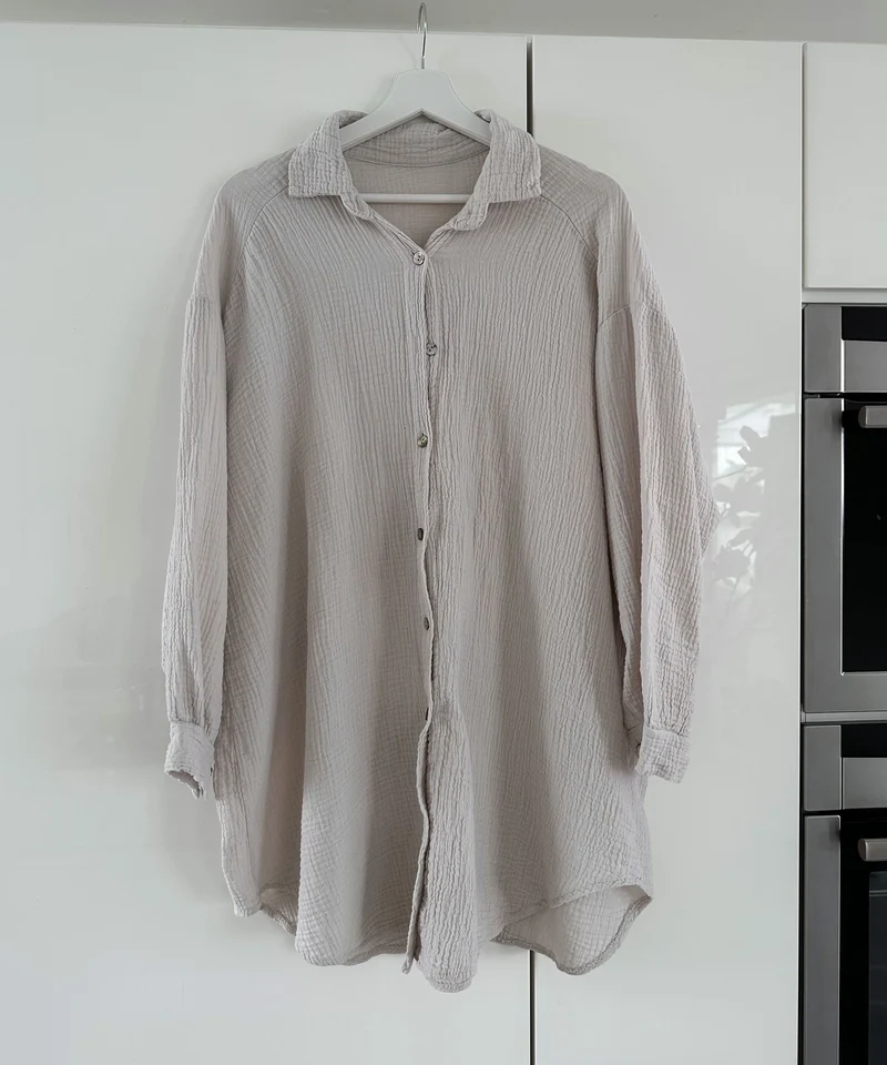 Ultra Oversize Musselin Bluse Glitzer Auge Beige