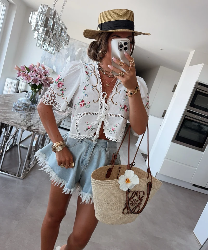 Bluse Lilou mit Stickerei Weiß