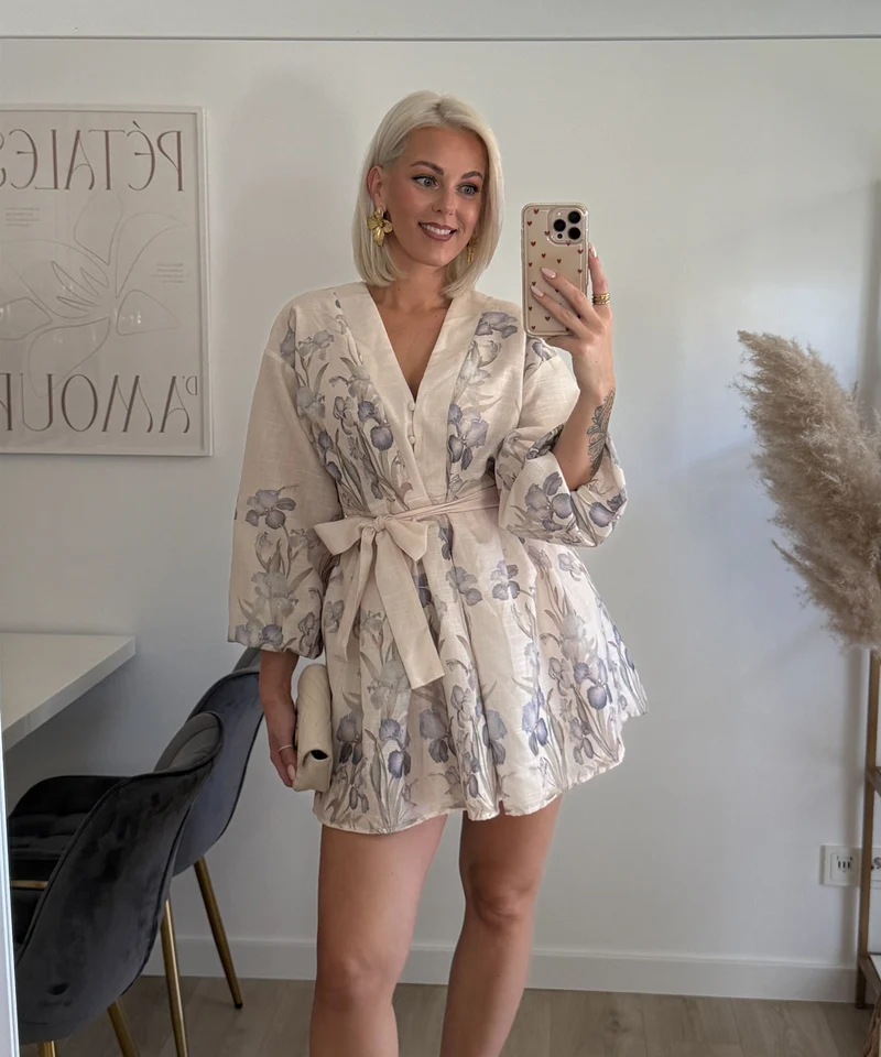 Kleid Loua Blume Beige