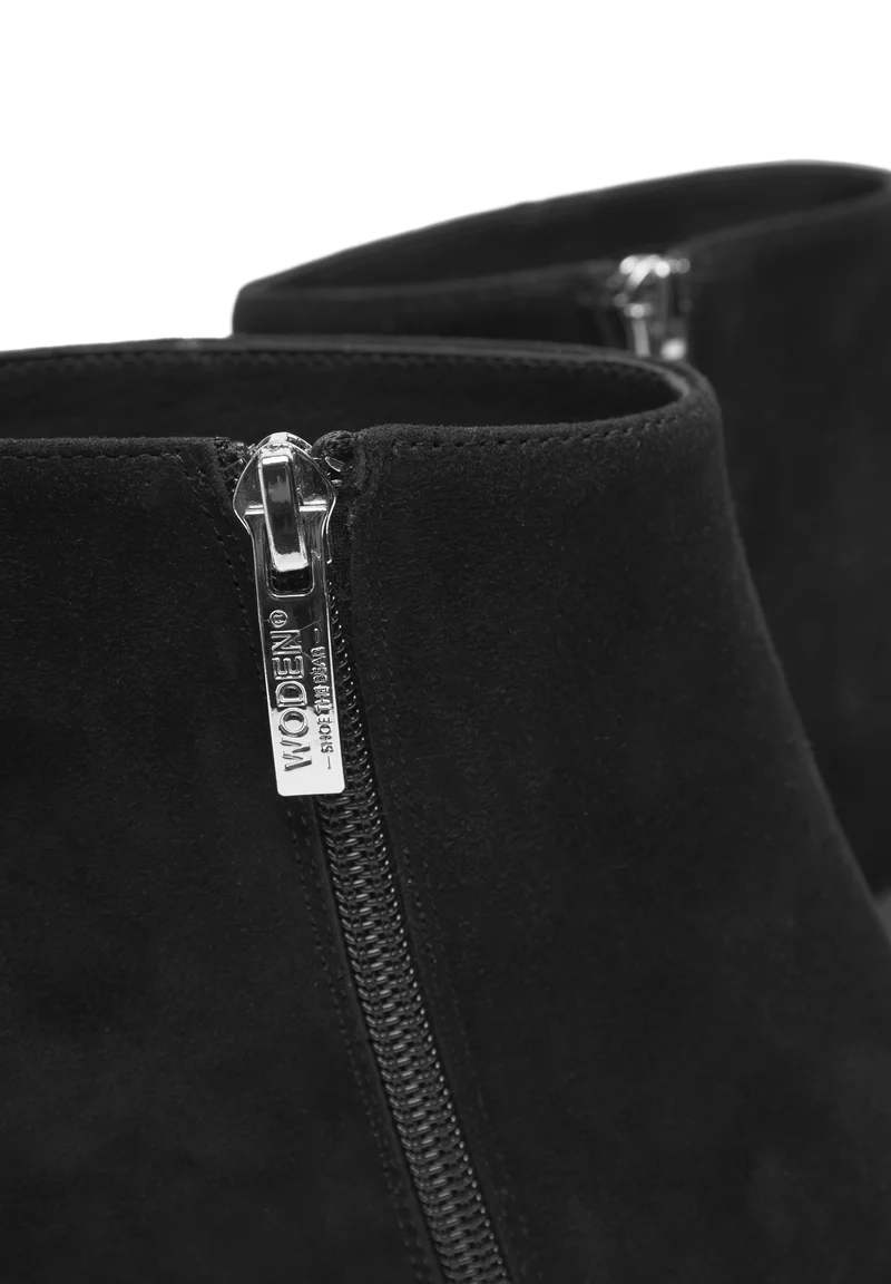 Vera S - Black