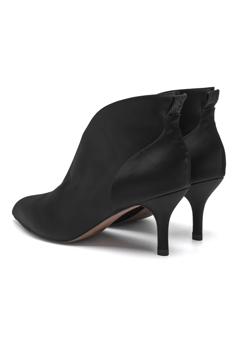Valentine Low Cut Satin - Black
