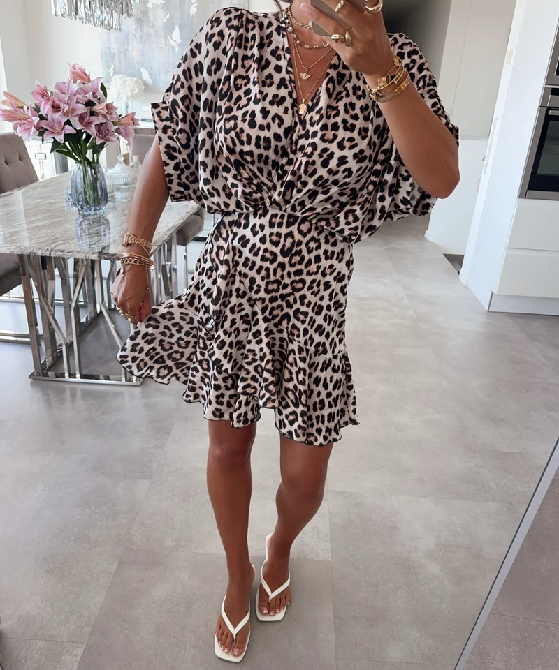Leo Kleid Pelita