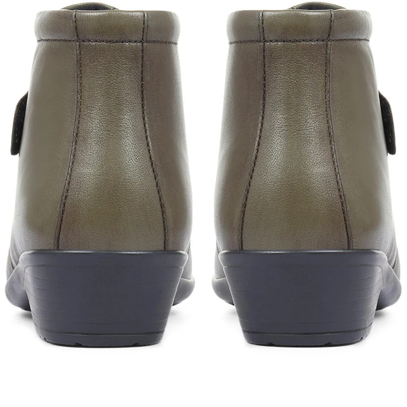 Leather Ankle Boots - KF28026 / 313 332 - Olive