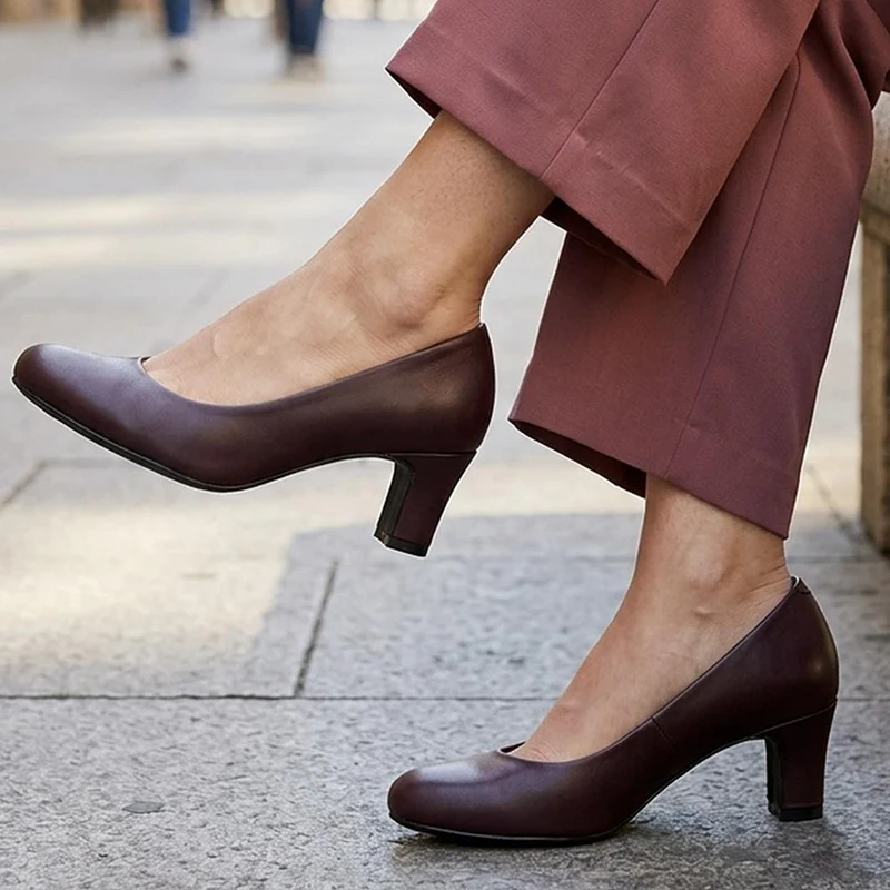 Elegant Stacked Heel Court Shoes - WBINS44018 / 330 013 - Burgundy