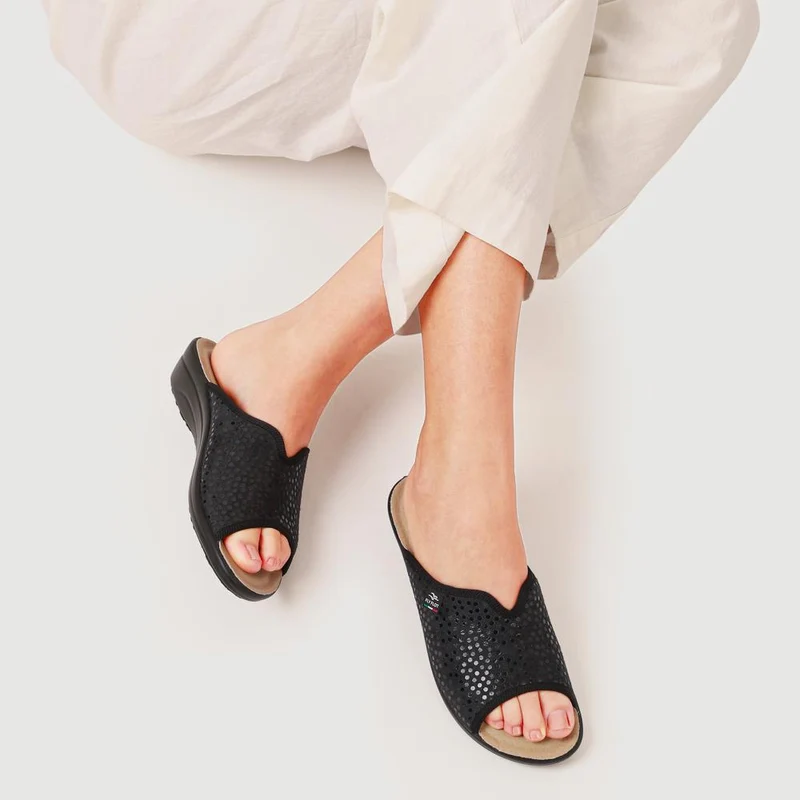 Fly Flot Lightweight Shock Absorbing Leather Mules - FLY41045 / 326 673 - Black