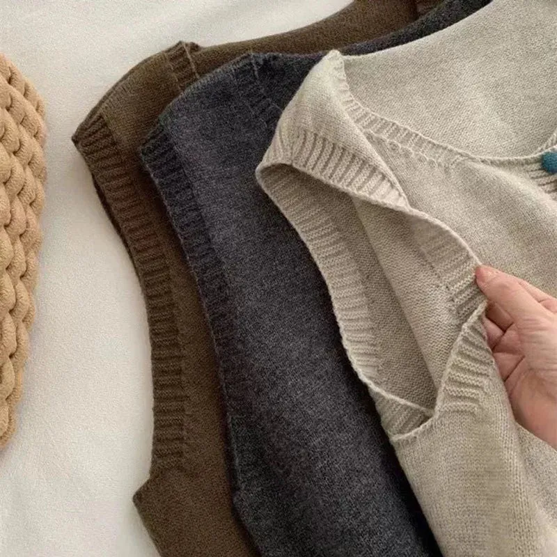 Mia | Damen Strickweste Ärmellos Bunten Knöpfen Rundhals