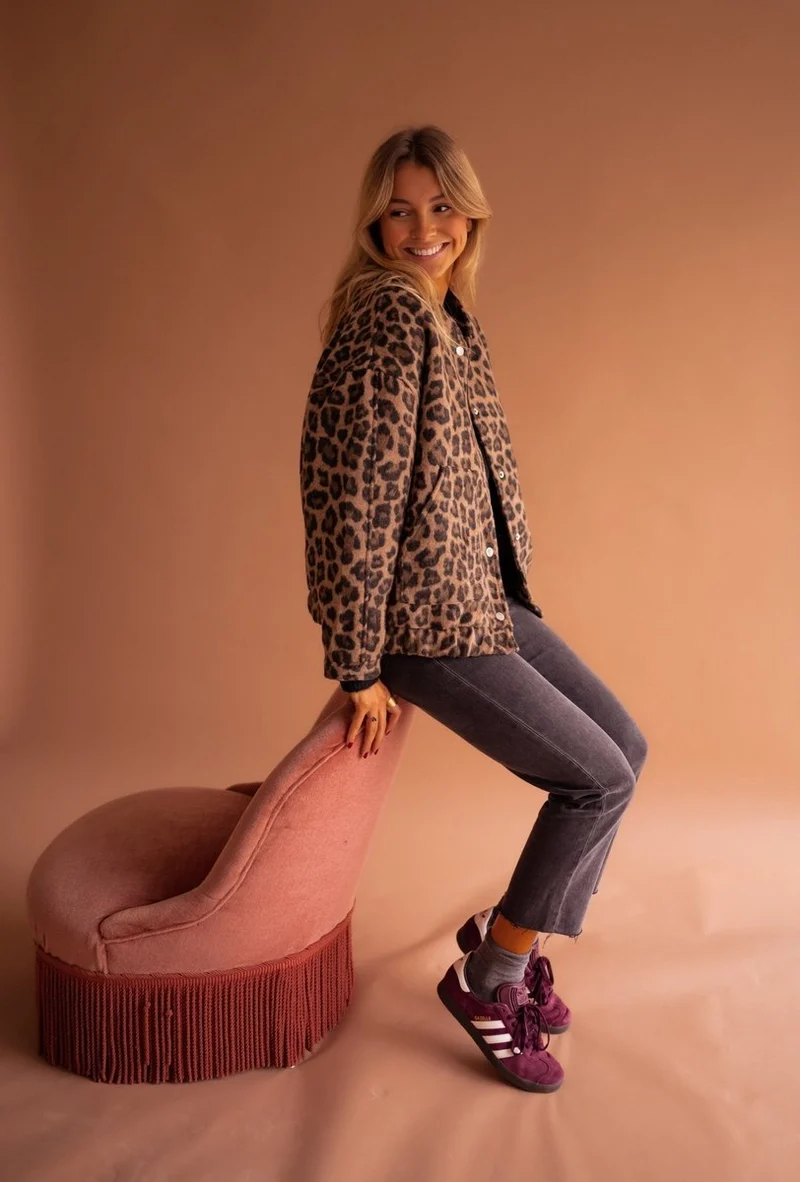 Luisa | Damen Steppjacke Oversized Leopardenmuster Druckknopf