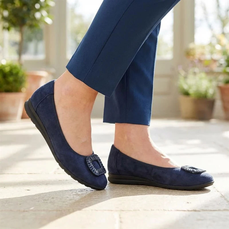 Jewel Detail Slip On Comfort Pumps - WOIL43000 / 329 124 - Navy