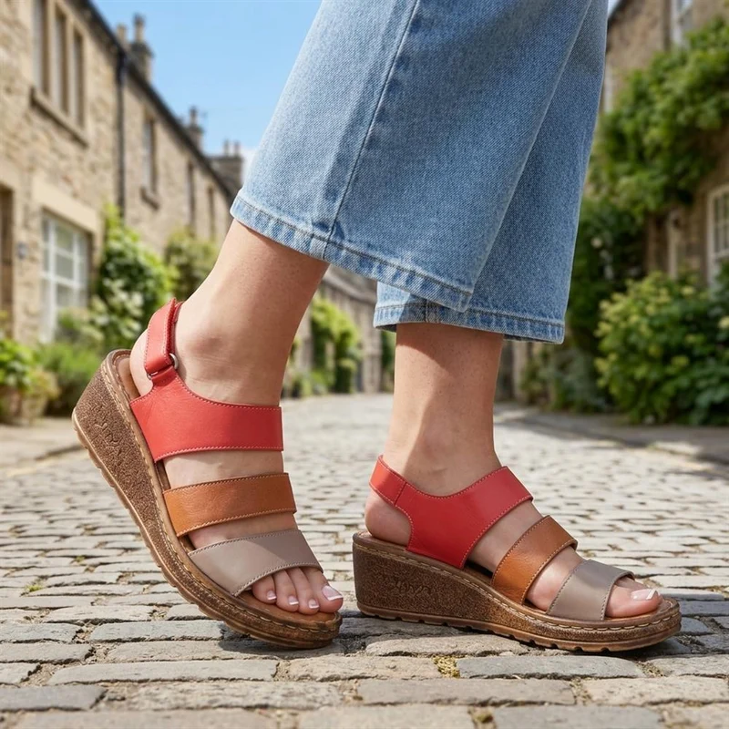 Cushioned Leather Wedge Heel Sandals - BOAY43000 / 329 206 - Red Multi