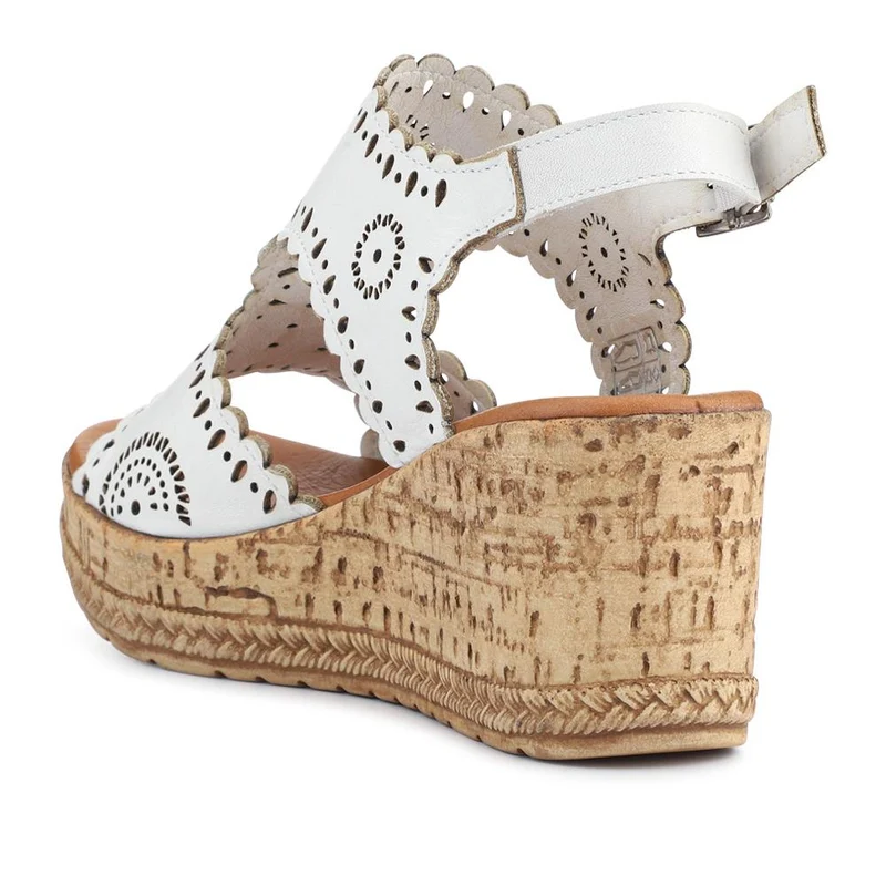 Leather Buckle-Fastening Wedge Sandals - LUCK41012 / 327 609 - White