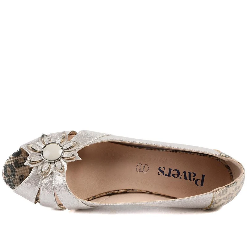 Flower Detail Peep Toe Wedge Pumps - WLIG43000 / 328 886 - Soft Gold