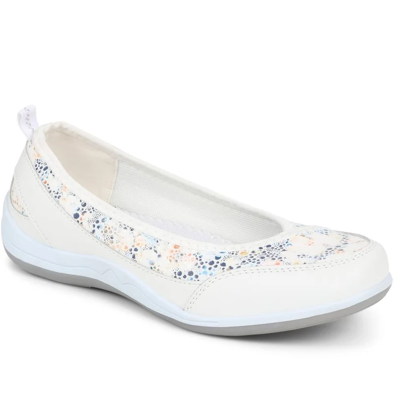 Slip-On Patterned Lightweight Pumps - BRK37007 / 323 323 - White Floral