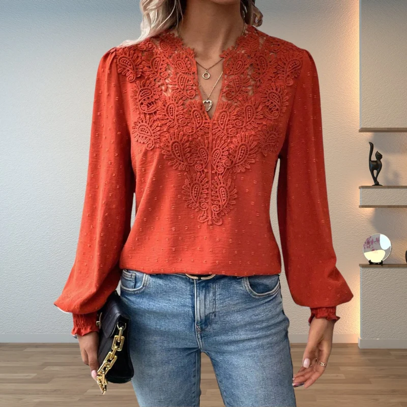 Katharina | Damen Elegante Spitzen-Bluse mit V-Ausschnitt und Gepunkteter Chiffon