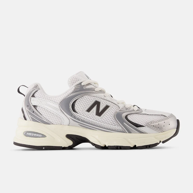 New Balance Unisex 530 Sneaker | Silber Metallic / Schwarz Zement