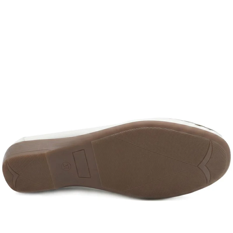 Leather Cut Out Detail Moccasin - MOEN43001 / 329 546 - White