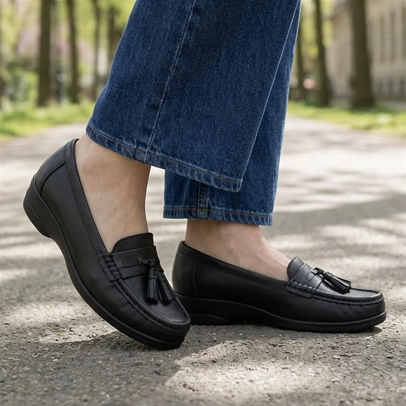 Smart Leather Tasselled Moccasins - MOEN43005 / 329 556 - Black