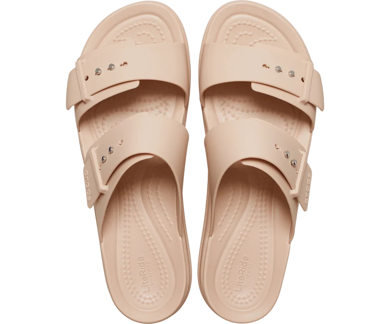CROCS Unisex Brooklyn Sandalen mit niedrigem Keilabsatz und Schnalle | Rosa Karamell