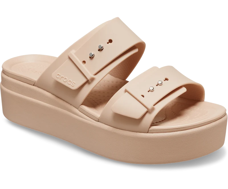 CROCS Unisex Brooklyn Sandalen mit niedrigem Keilabsatz und Schnalle | Rosa Karamell