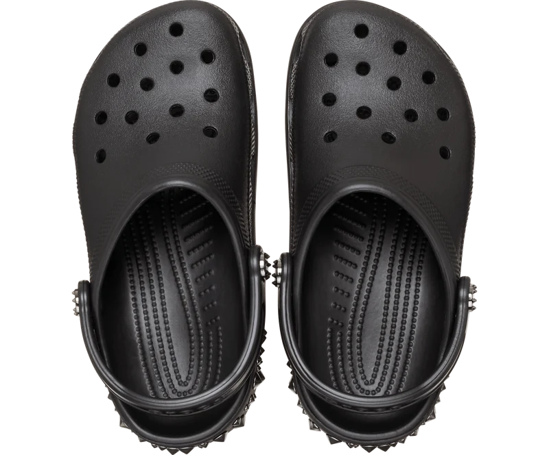 CROCS Unisex Klassischer Clog mit Nieten | Schwarz