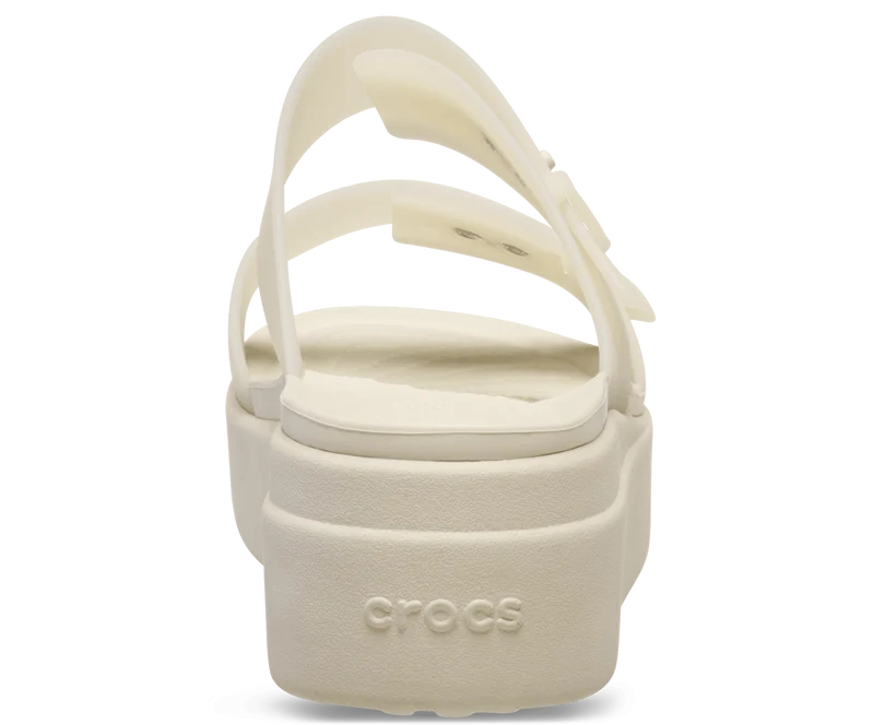 CROCS Brooklyn Buckle Frosted Low Wedge Sandal - Sandstein