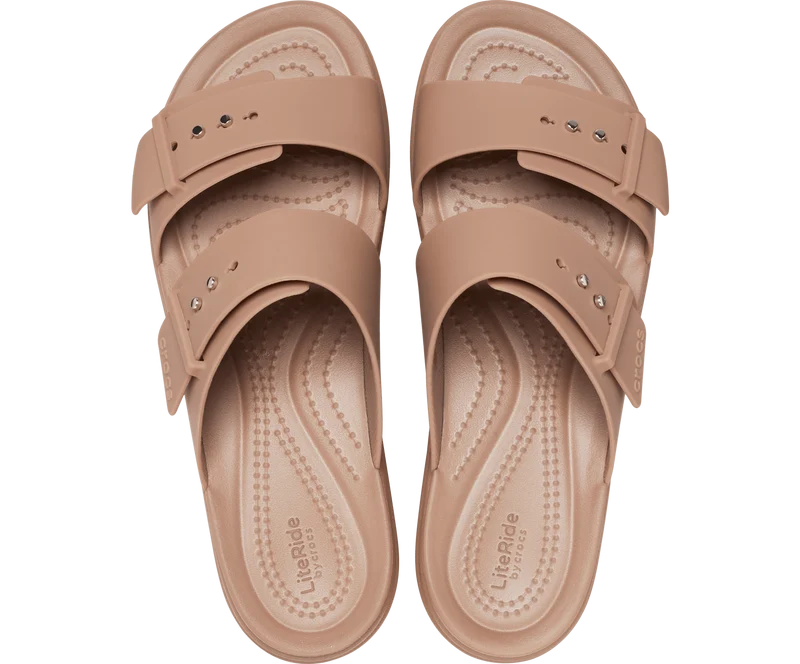 CROCS Unisex Brooklyn Sandalen mit niedrigem Keilabsatz und Schnalle - Latte