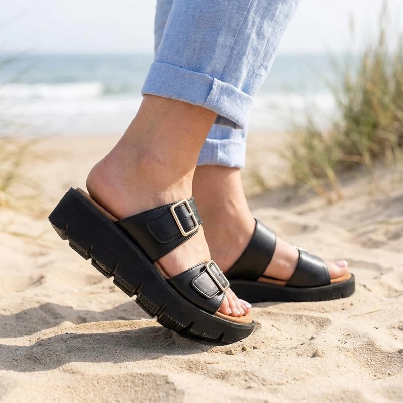 Wide Fit Cushioned Buckled Sandals - BAIZH43015 / 329 140 - Black