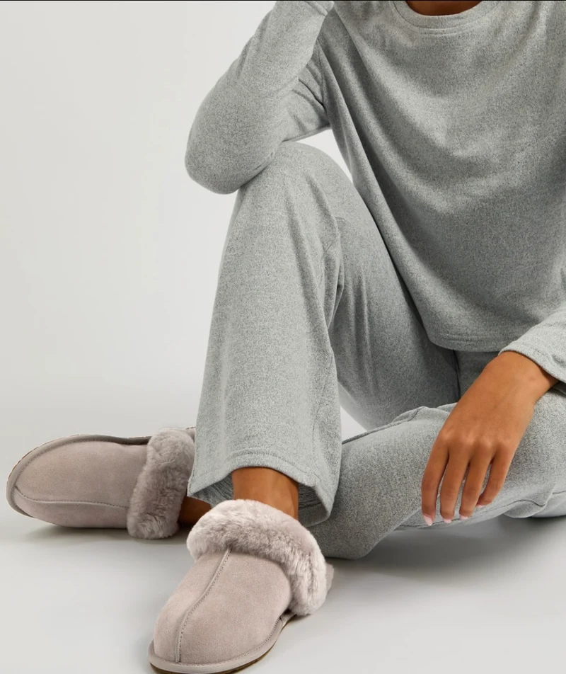 UGG Scuffette Hausschuhe für Damen - Ziege