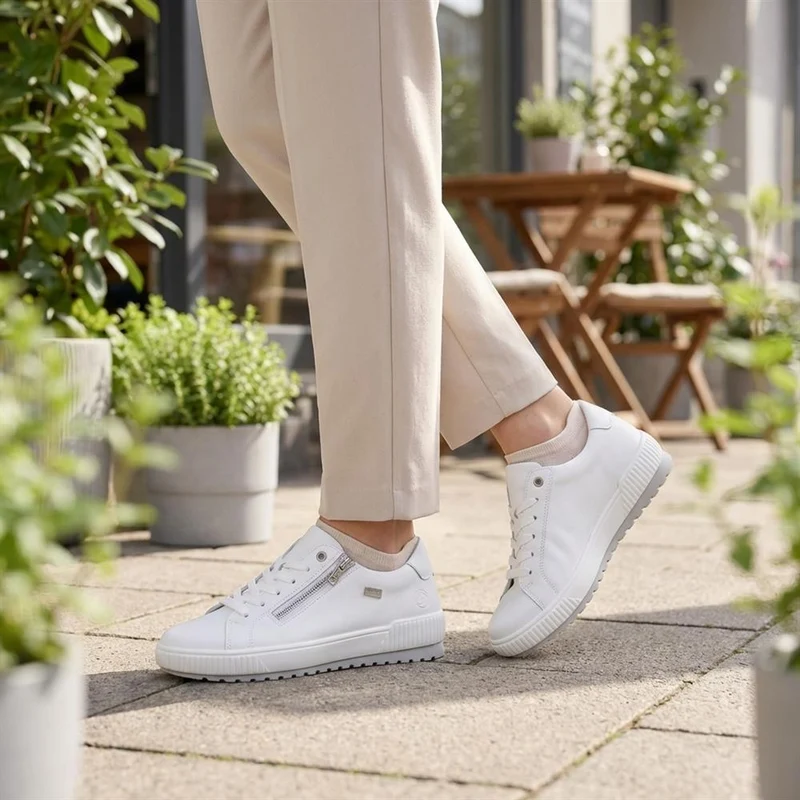 Remonte Leather Shower Resistant Trainers - DRS43504 / 328 687 - White