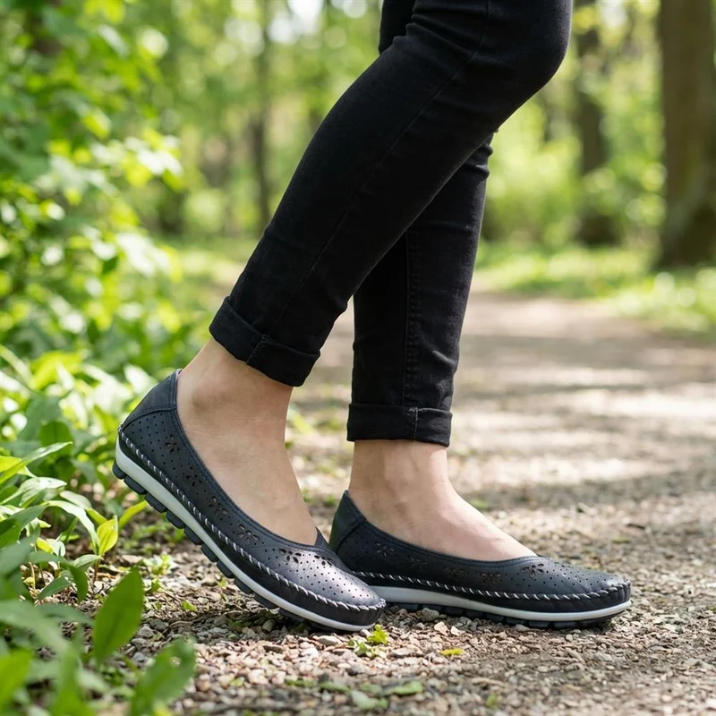 Breathable All Leather Grippy Pumps - SIMIN43001 / 329 020 - Navy