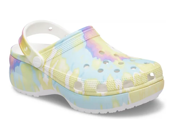 Crocs Unisex Classic Plateau Clog mit Batikmuster - Weiß / Mehrfarbig