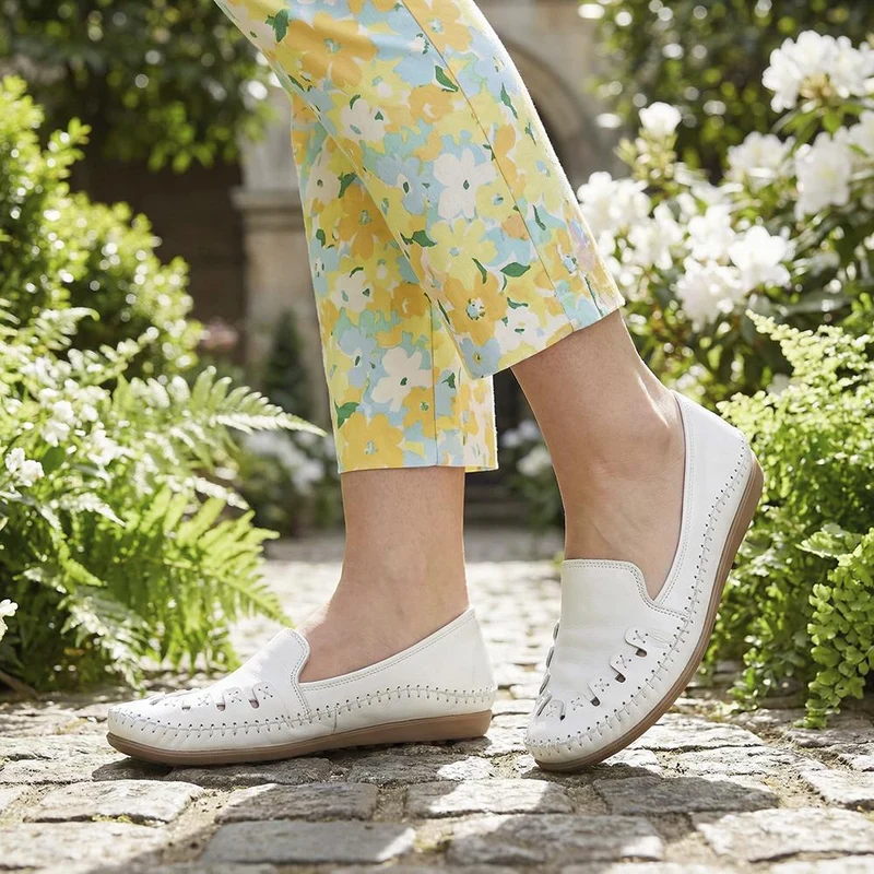 Leather Slip-On Pumps - GOKH29000 / 316 901 - White