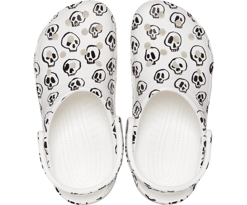 Crocs Klassischer Unisex-Clog mit Totenkopf-Print – Weiß