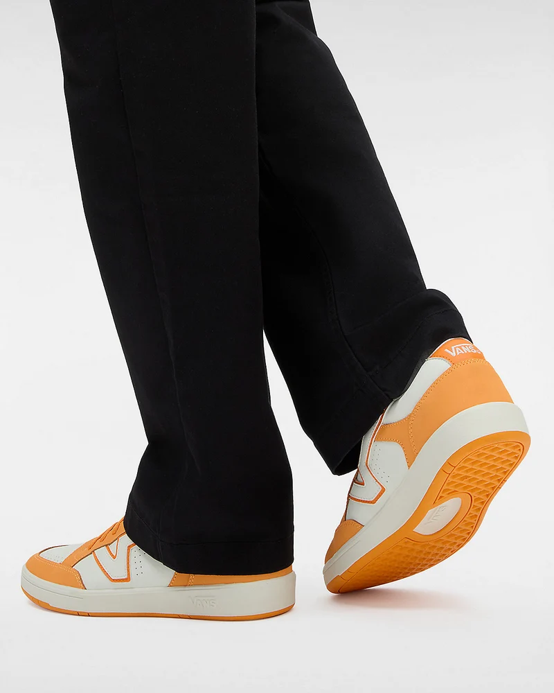 VANS Unisex-Lowland ComfyCush-Trainer – Creamsicle Orange